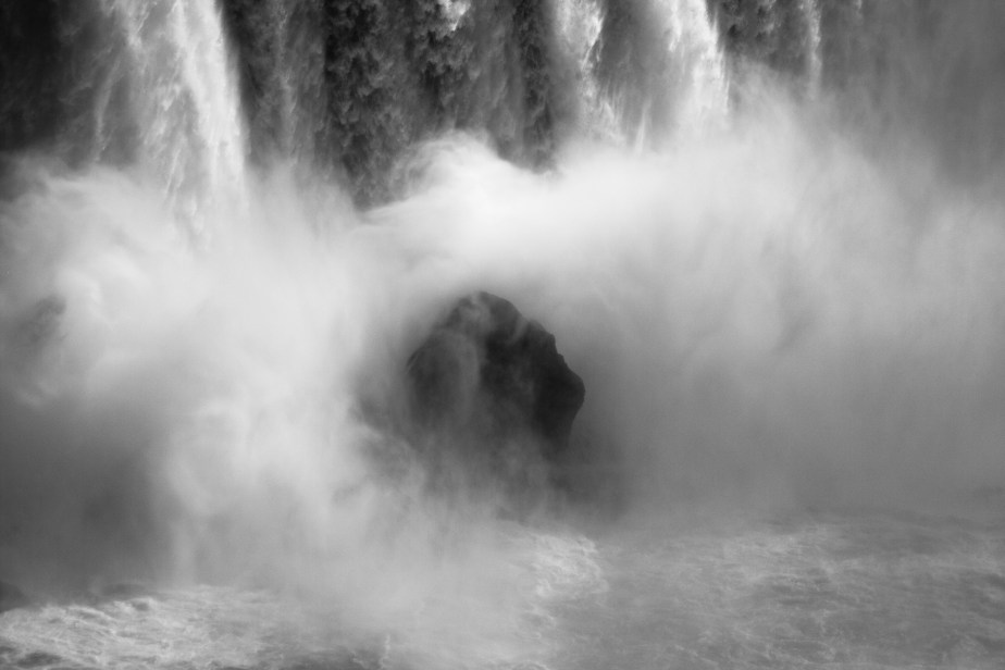 Rock in Niagra Falls